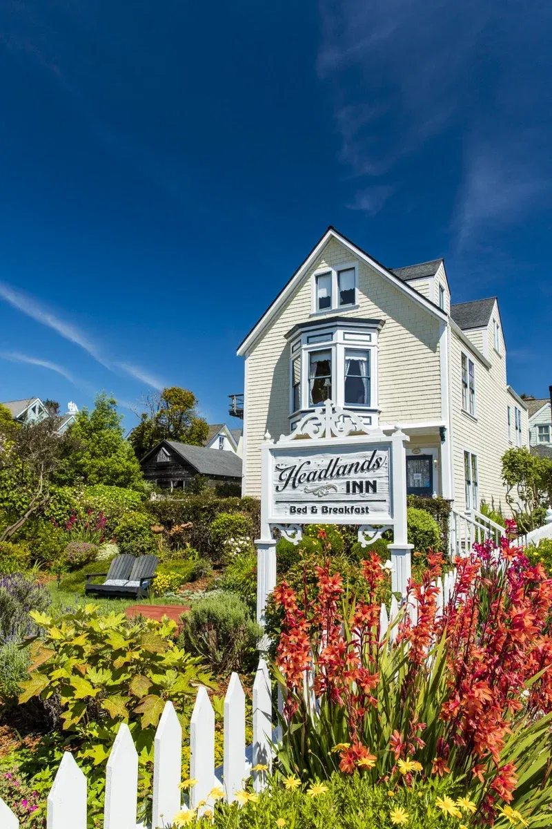 Headlands Inn Bed & Breakfast