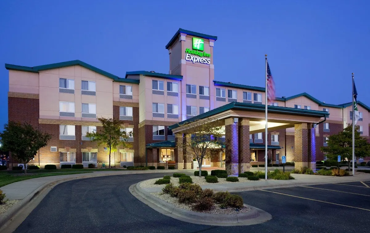 Holiday Inn Express & Suites St. Paul NE (Vadnais Heights) by IHG