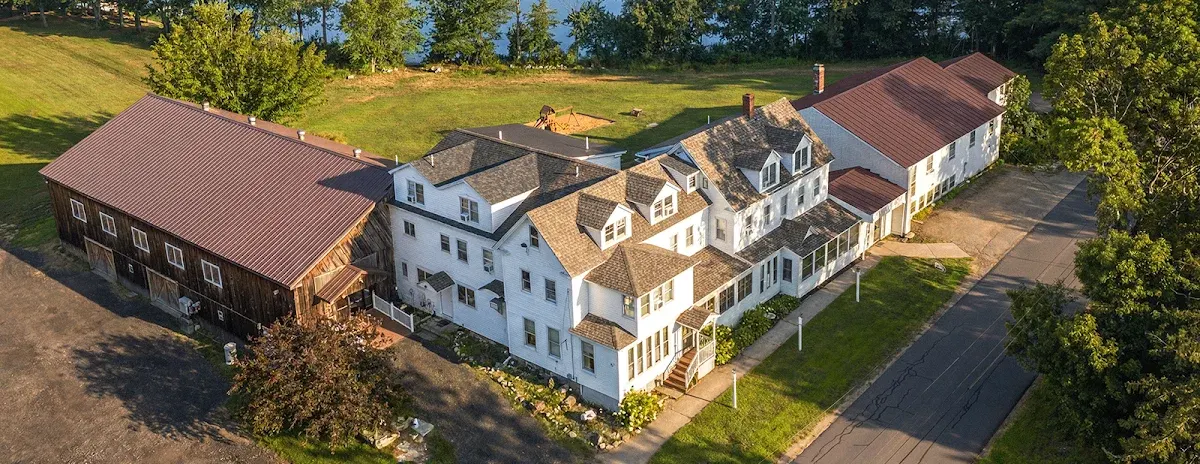 Lake Shore Farm Inn
