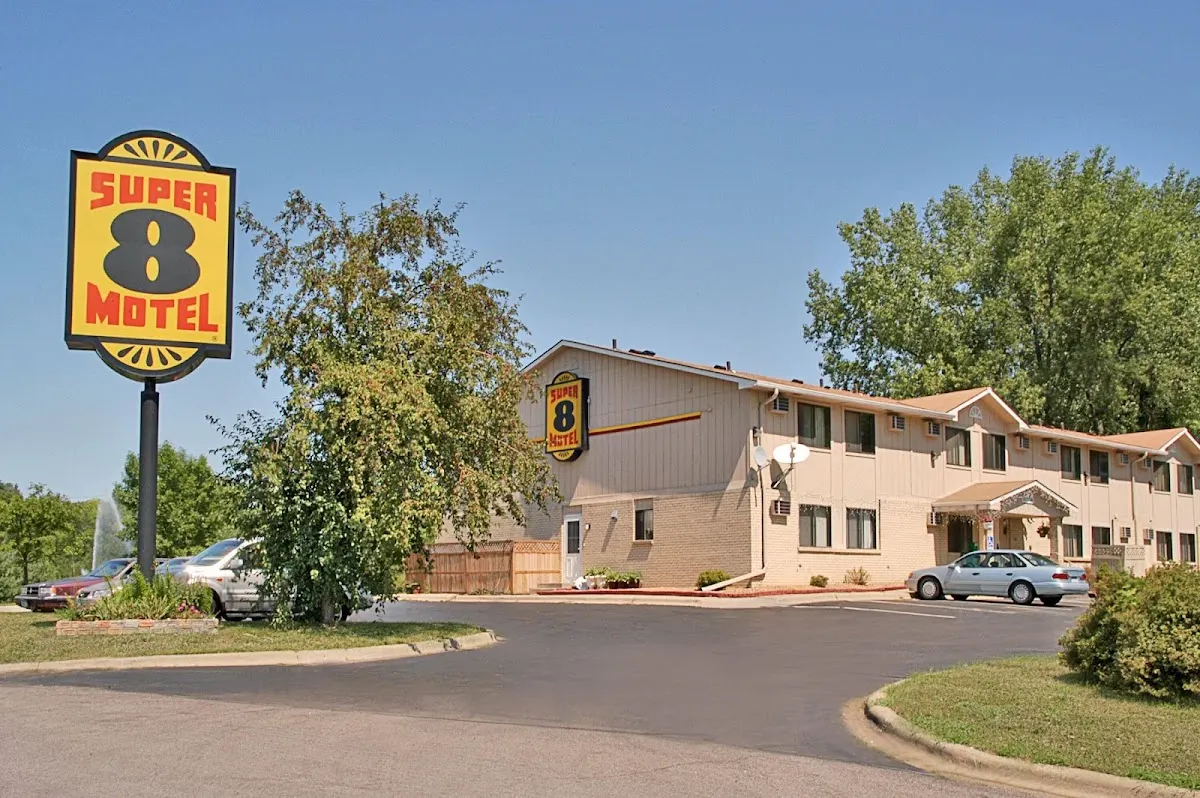 Super 8 by Wyndham Chaska