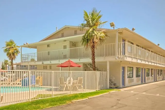 Motel 6 Fresno, CA - Blackstone North