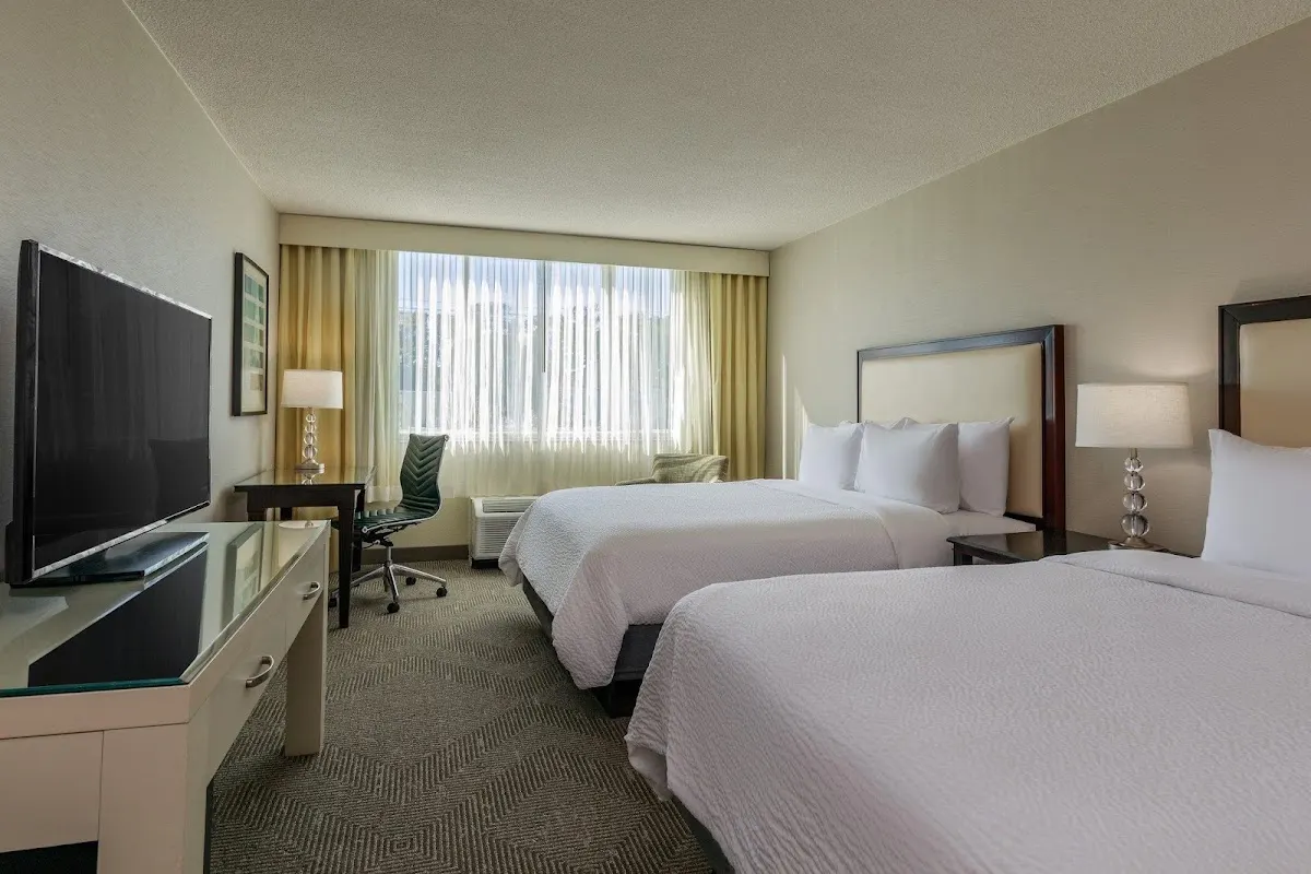 Holiday Inn & Suites Boston-Peabody by IHG