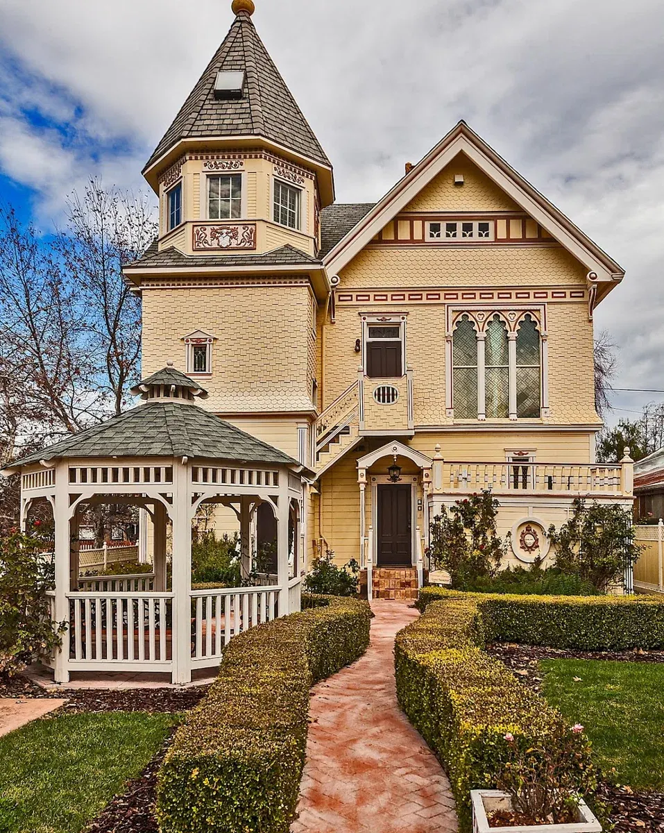 Victorian Mansion Bed & Breakfast