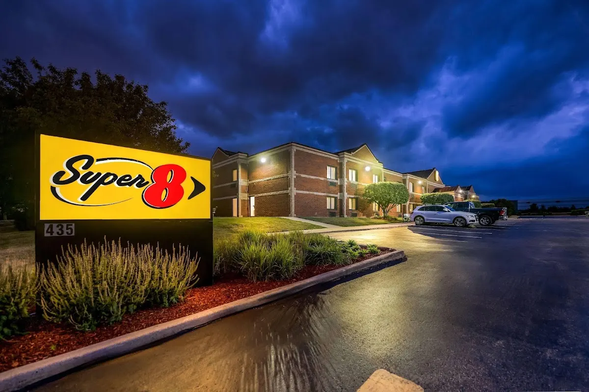 Super 8 by Wyndham Elgin