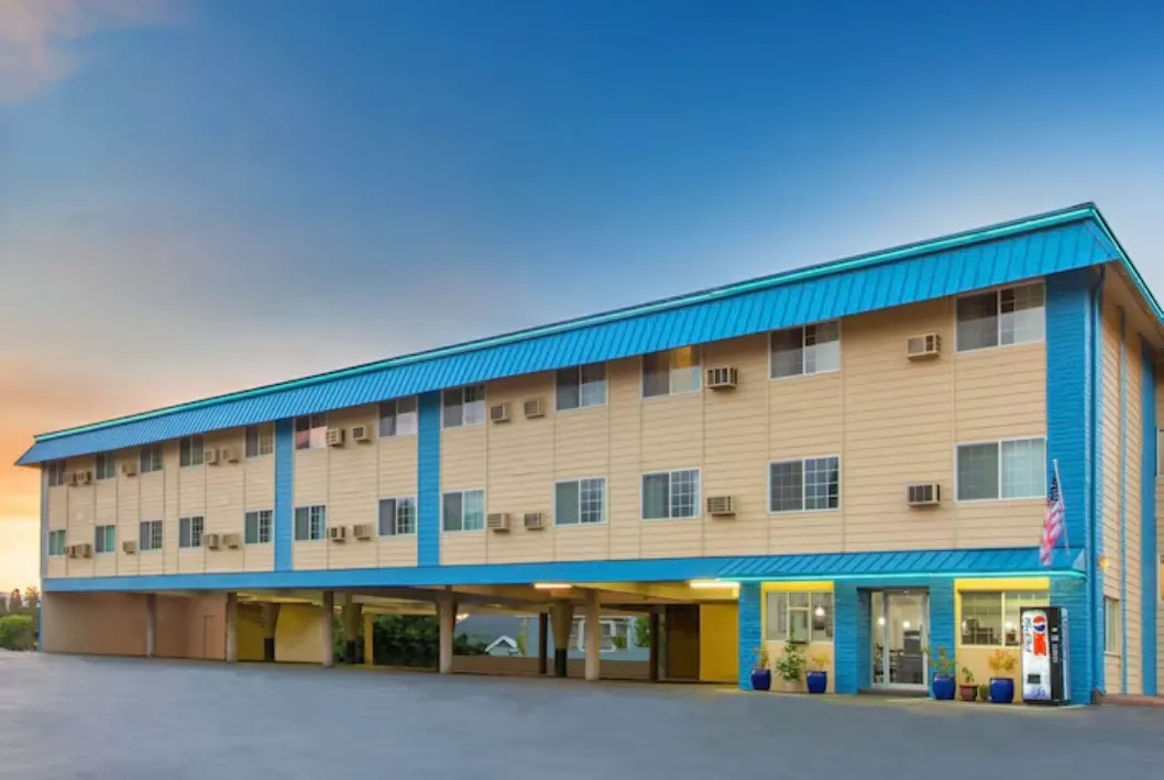 Umpqua Valley Hotel
