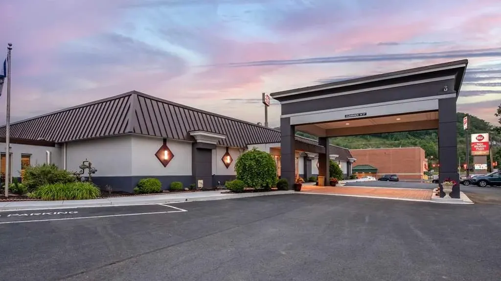 Best Western Plus Bridgeport Inn