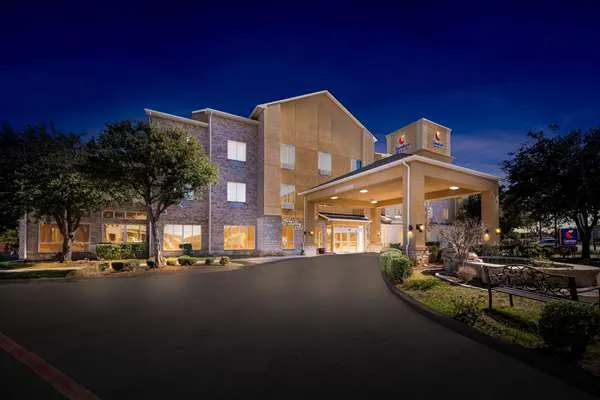 Comfort Inn & Suites Near Lake Lewisville