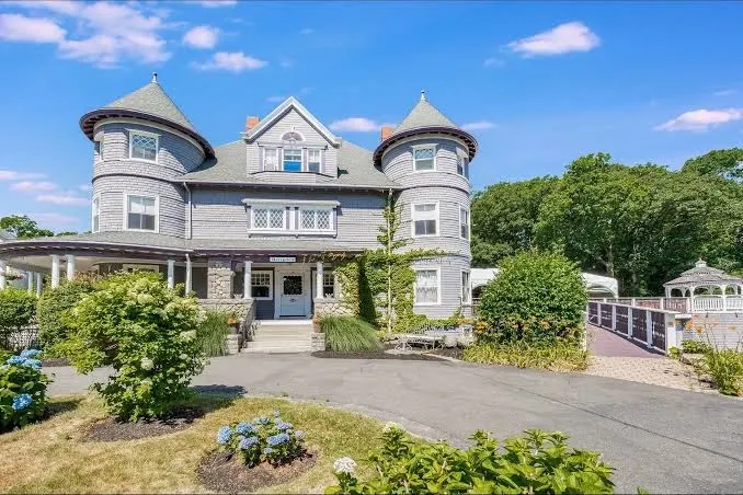 Castle Manor Inn