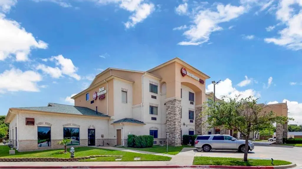 Best Western Plus Burleson Inn & Suites