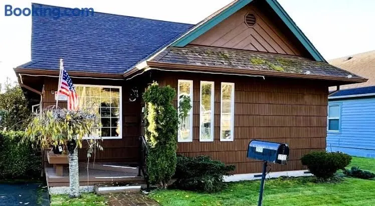 Leah's Homestay - Hoquiam