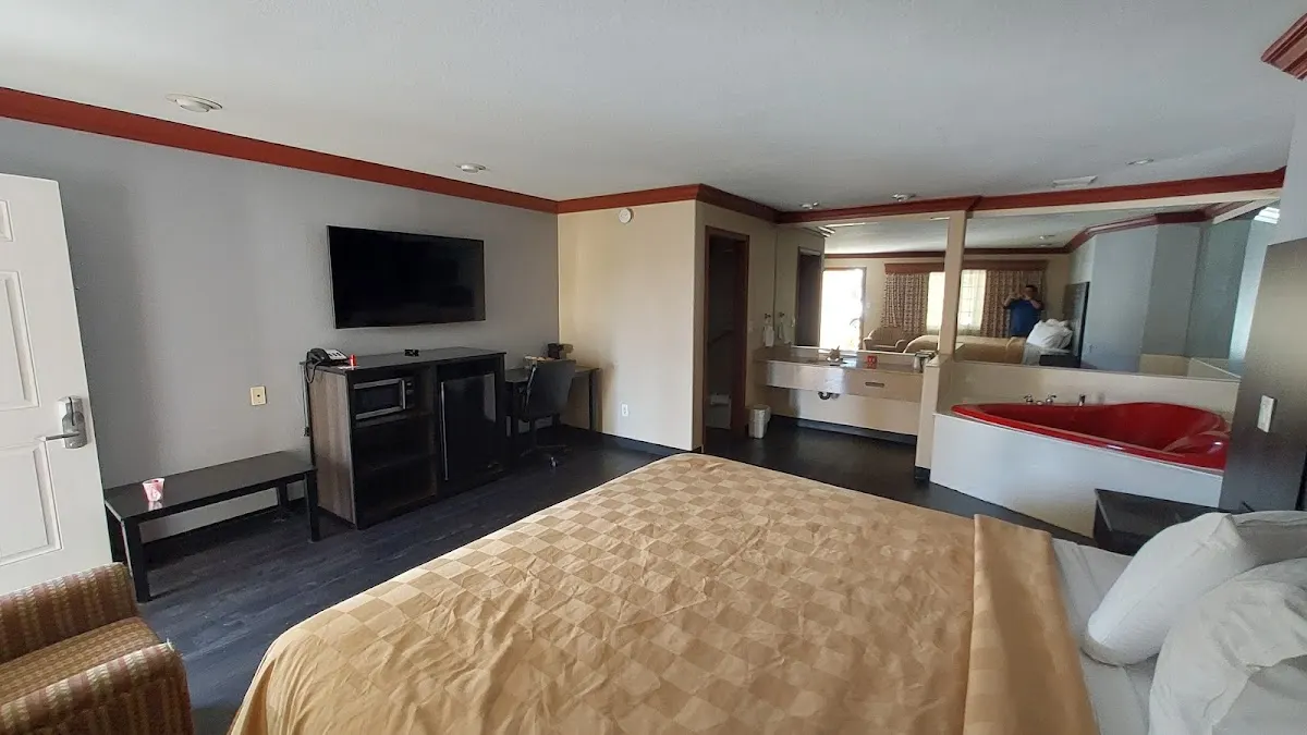 Thunderbird Lodge
