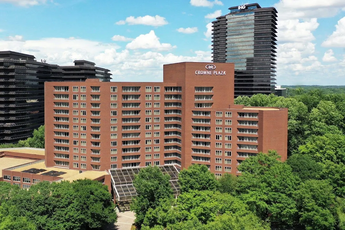 Crowne Plaza Atlanta Perimeter at Ravinia by IHG