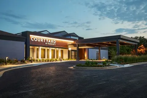 Courtyard by Marriott St. Louis Westport Plaza
