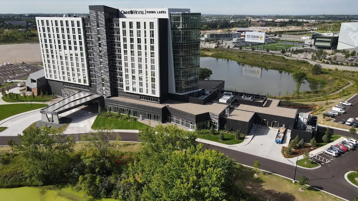 Omni Viking Lakes Hotel