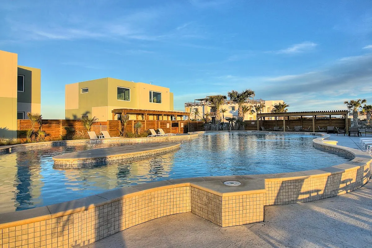Lively Beach - Resort Condominium