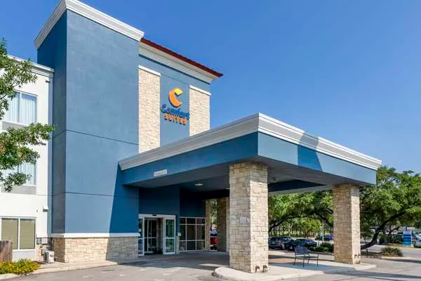 Comfort Suites Medical Center near Six Flags