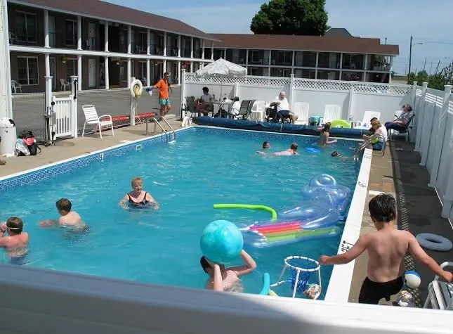 Continental Inn Downtown cheboygan