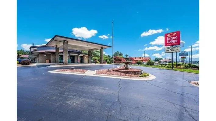 Econo Lodge Inn & Suites Huntsville University Area