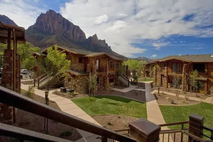 Cable Mountain Lodge