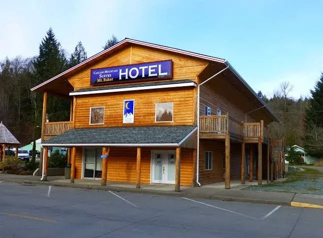 Cascade Mountain Suites - Mt. Baker Hotel
