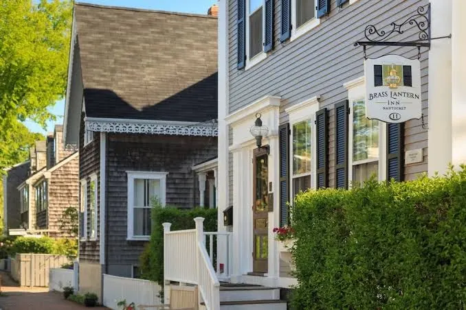 Brass Lantern Inn