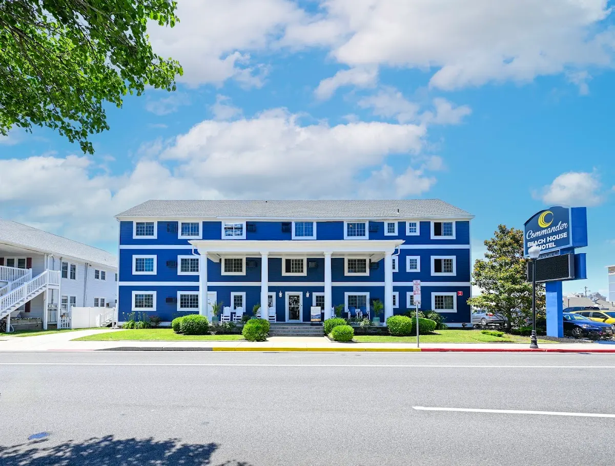 Commander Beach House Hotel