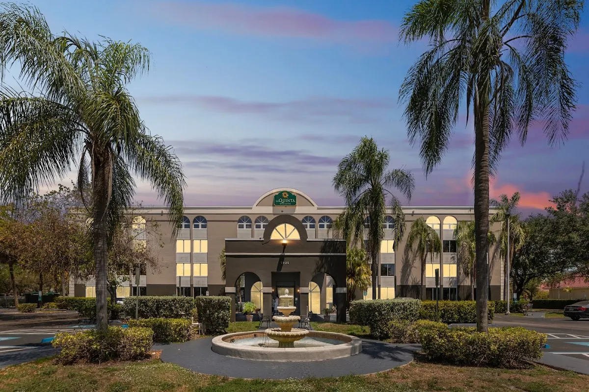 La Quinta Inn & Suites by Wyndham Miami Lakes