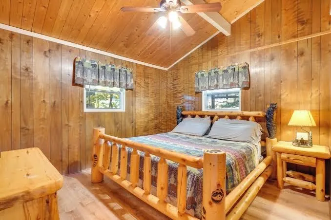 COZY CONDO WITH MTN VIEWS