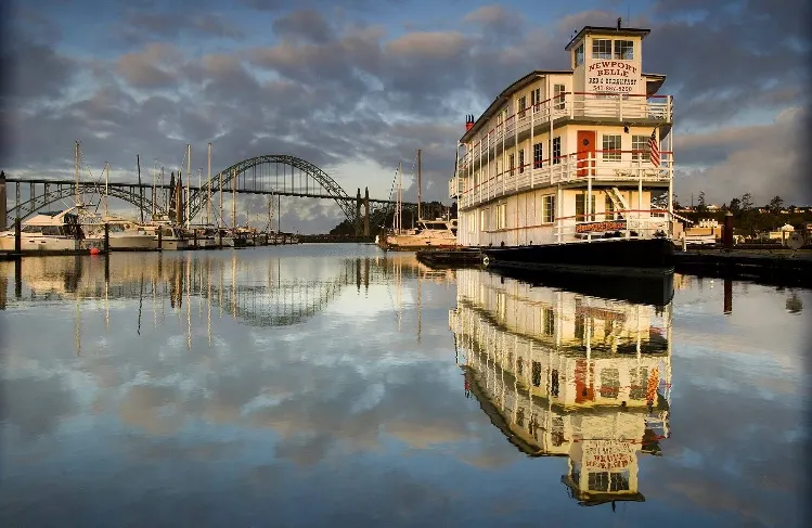 The Newport Belle, Riverboat Bed and Breakfast
