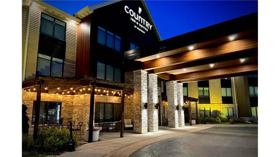 Country Inn & Suites by Radisson, Appleton Airport - Fox River Mall Area