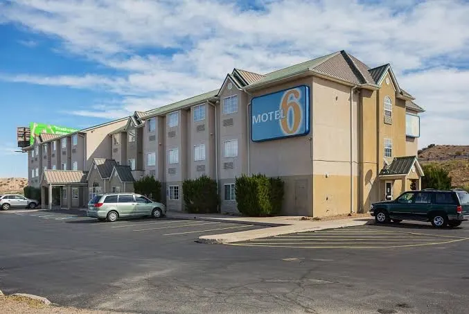 Motel 6 Bernalillo