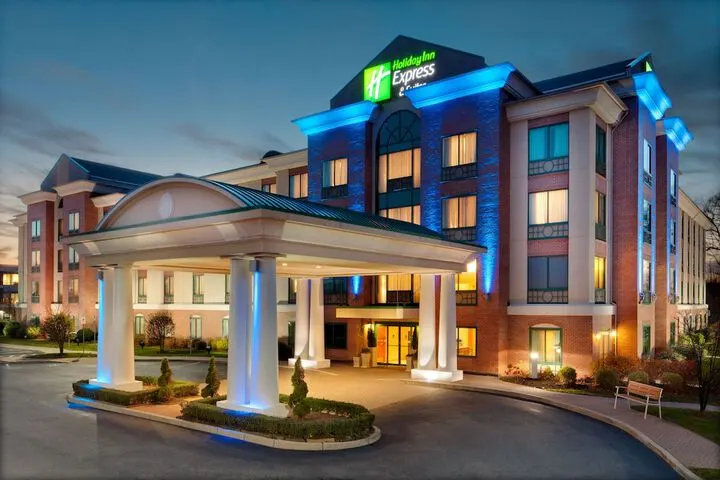 Holiday Inn Express & Suites Warwick-Providence (Airport)