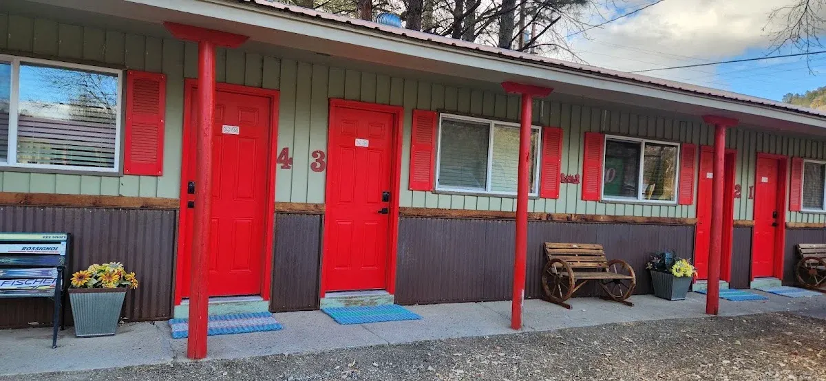 Outpost Motel, Cabins & RV Park on the River