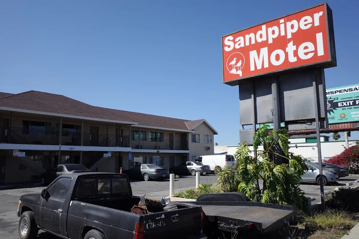 Sandpiper Motel