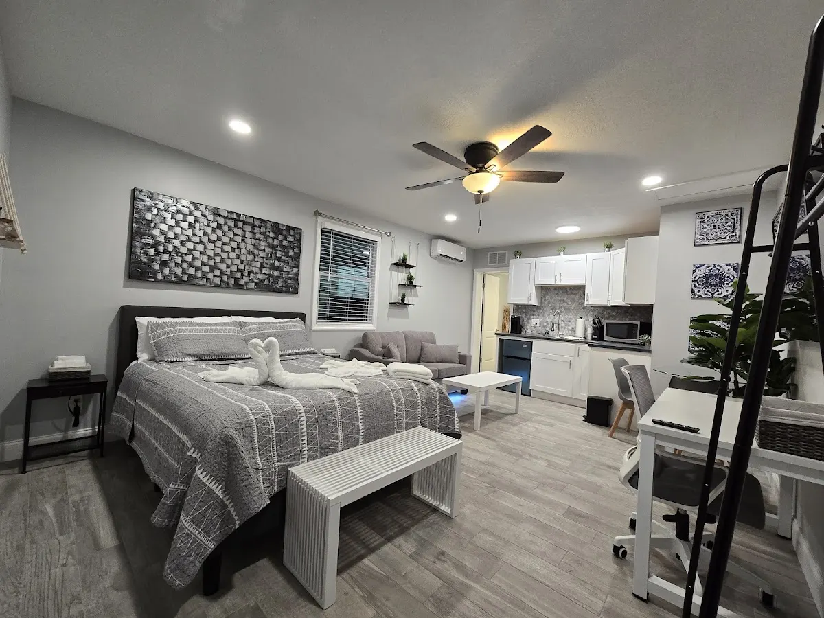 Barefoot Mailman Inn & Suites, Lantana, West Palm Beach, South Florida
