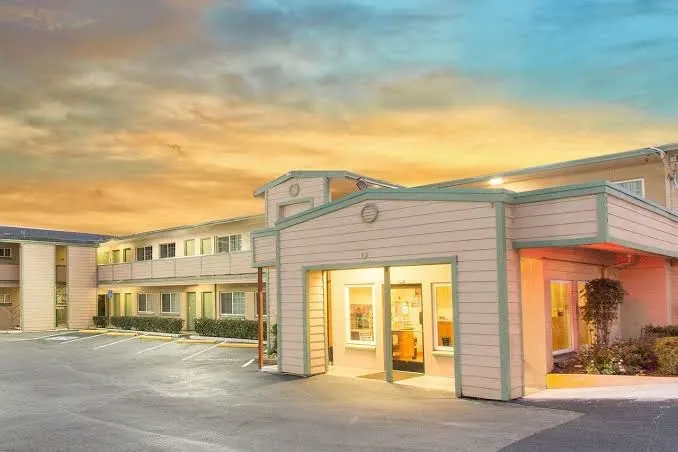 Riverfront Inn - Roseburg
