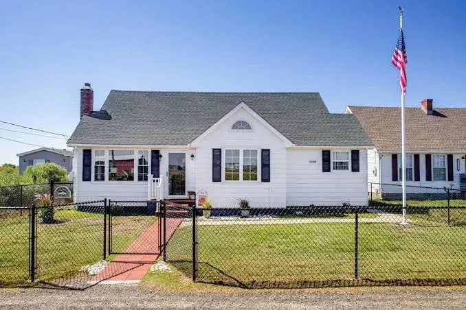 Unique Tangier Cottage w/ Chesapeake Bay Views!