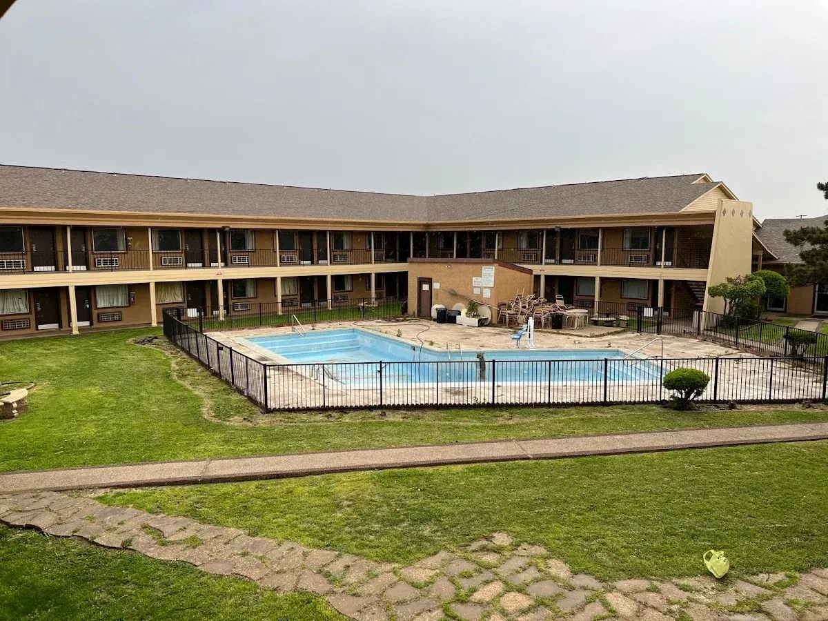 Super inn & Suites