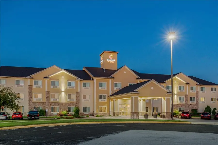 Comfort Suites Johnson Creek Conference Center