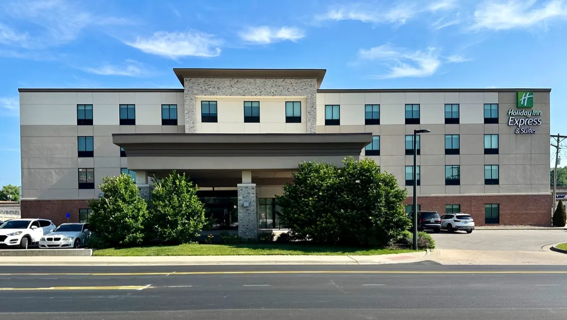 Holiday Inn Express & Suites Atchison, an IHG Hotel