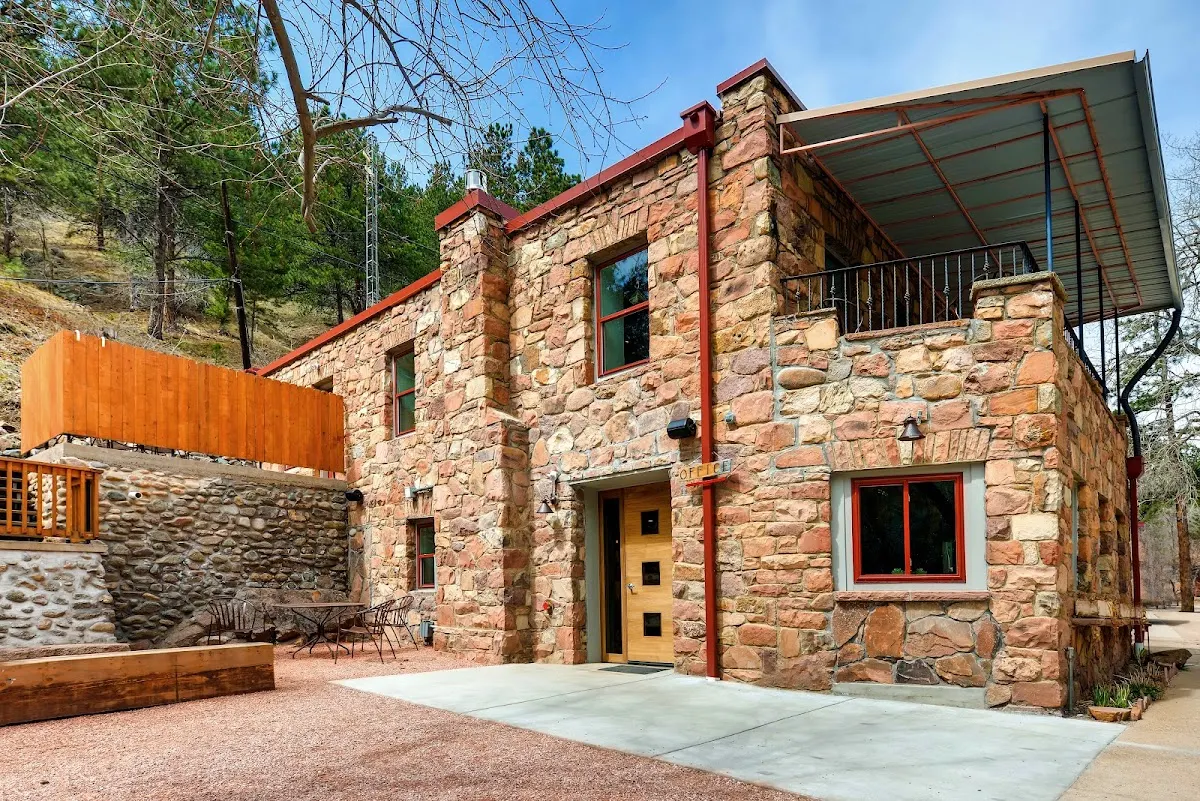 A-Lodge Boulder (Boulder Adventure Lodge)