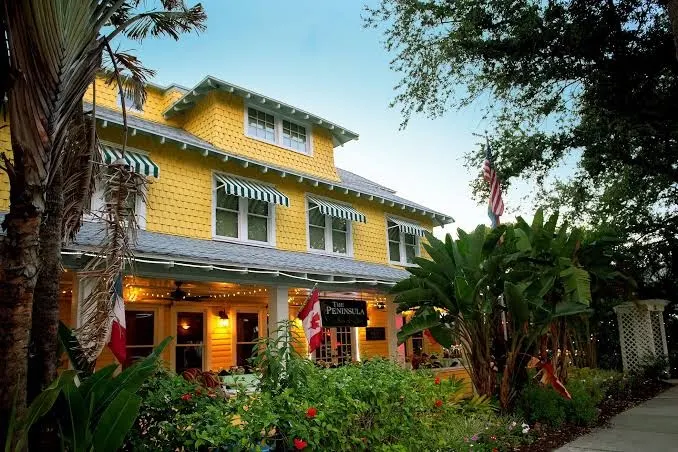 Peninsula Bed & Cocktails