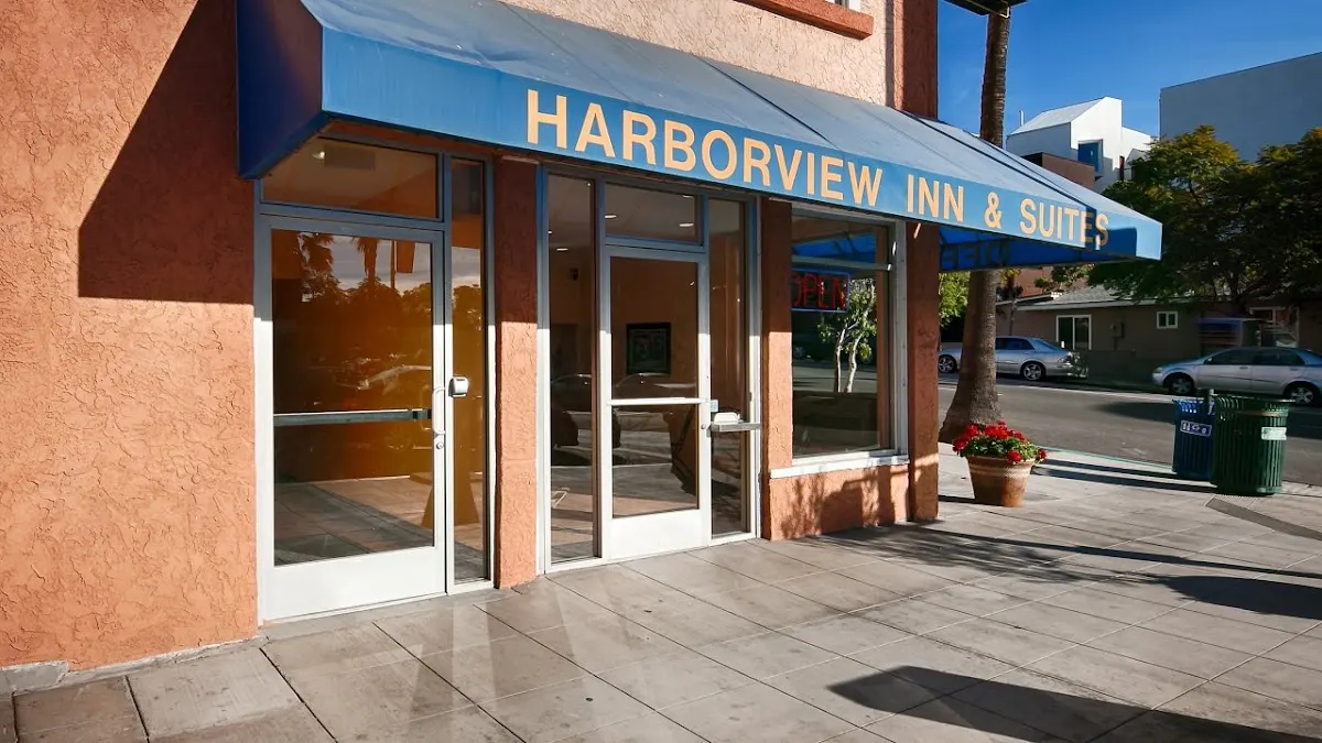 Harborview Inn & Suites