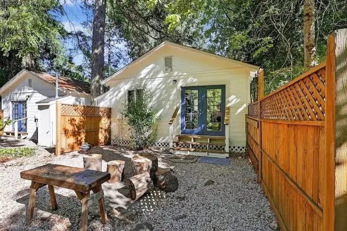 Rouge Cobb Mountain Cabins