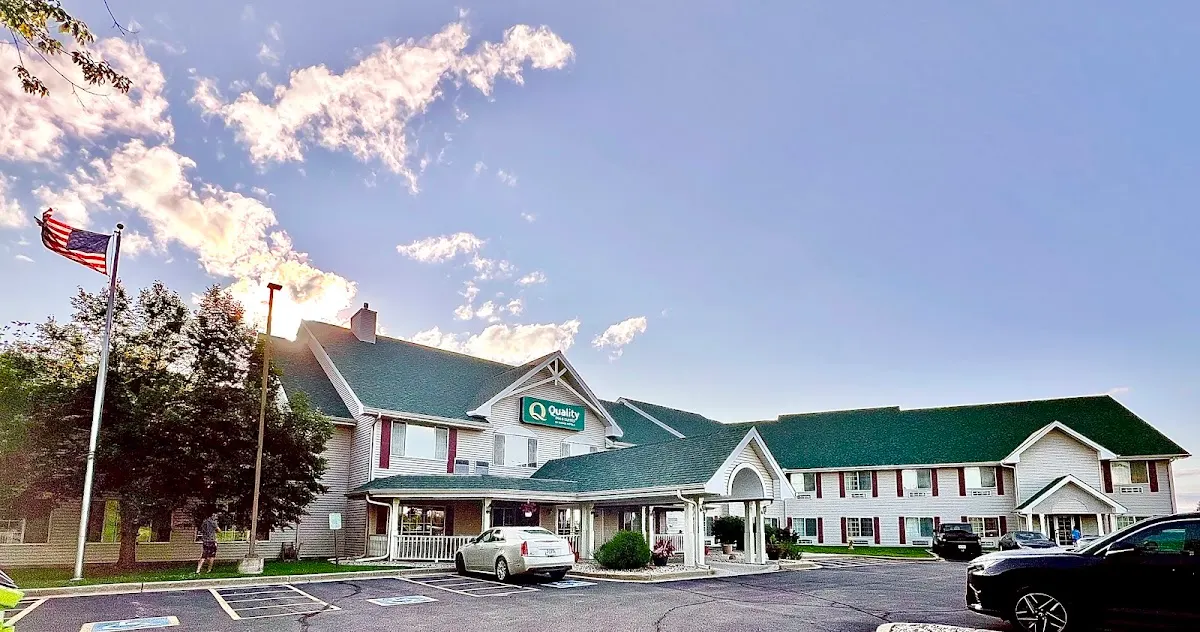Quality Inn & Suites East Troy I-43