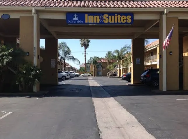 Riverside Inn & Suites