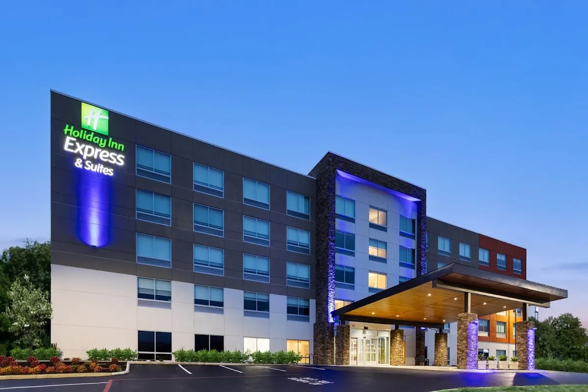 Holiday Inn Express & Suites Waynesboro East by IHG