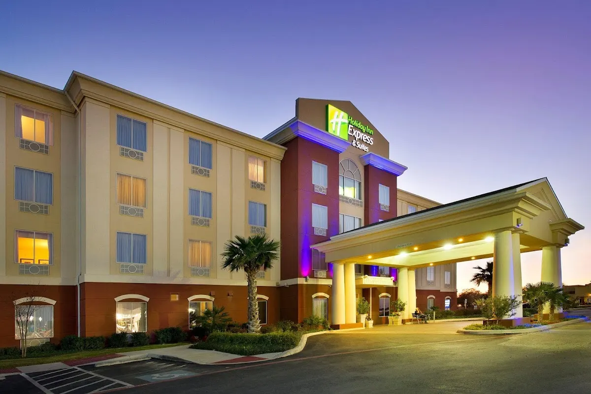 Holiday Inn Express & Suites Uvalde by IHG