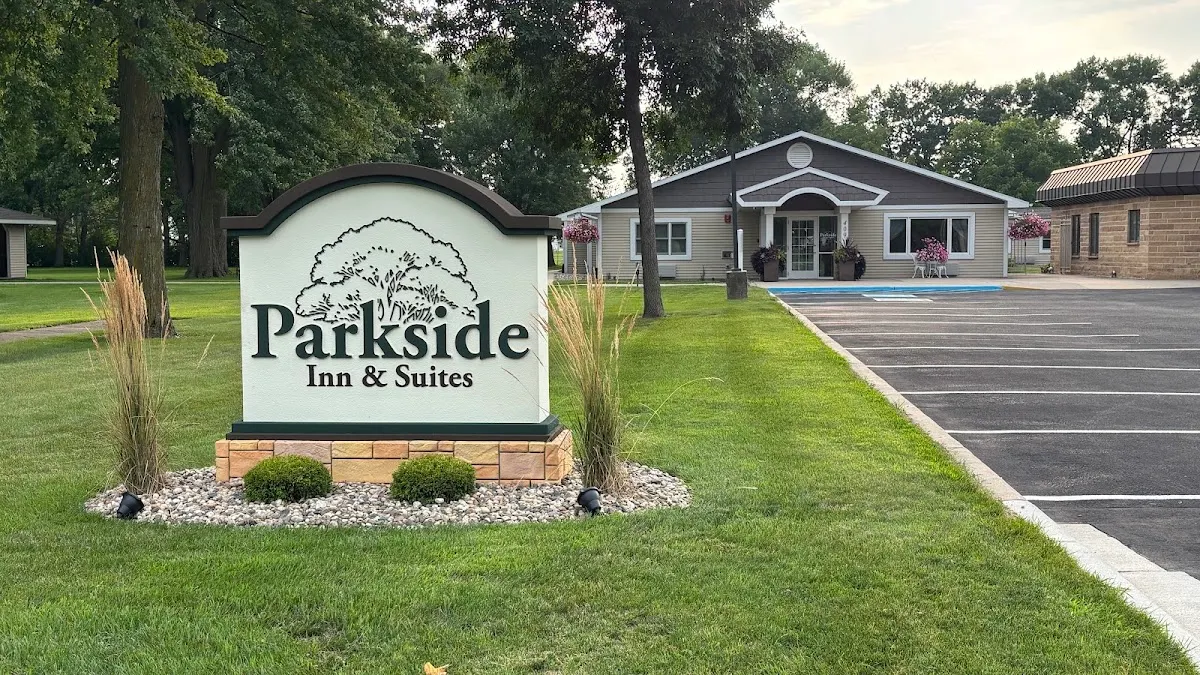 Parkside Inn & Suites