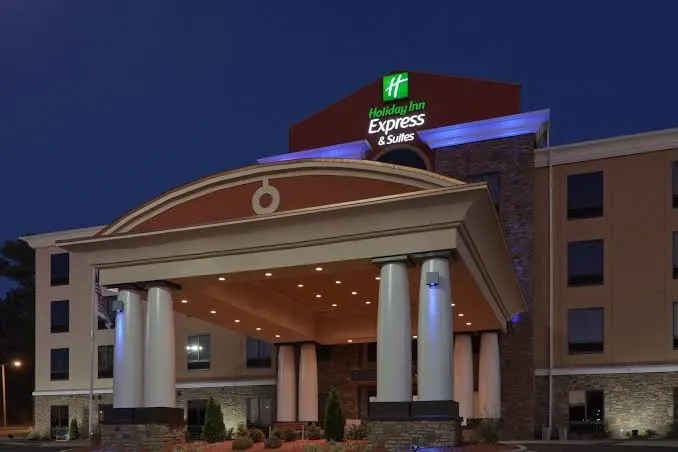 Holiday Inn Express & Suites Fulton, an IHG Hotel